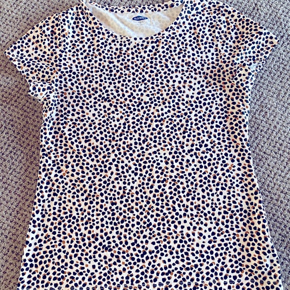 Old Navy Tops - Old Navy Slim Fit Chetah T-shirt